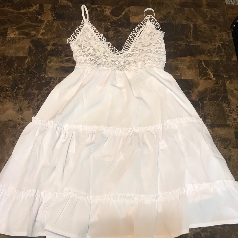 🎉3XHP🎉LAST ONE! White Lace Low Cut Party Dress! - Picture 4 of 8